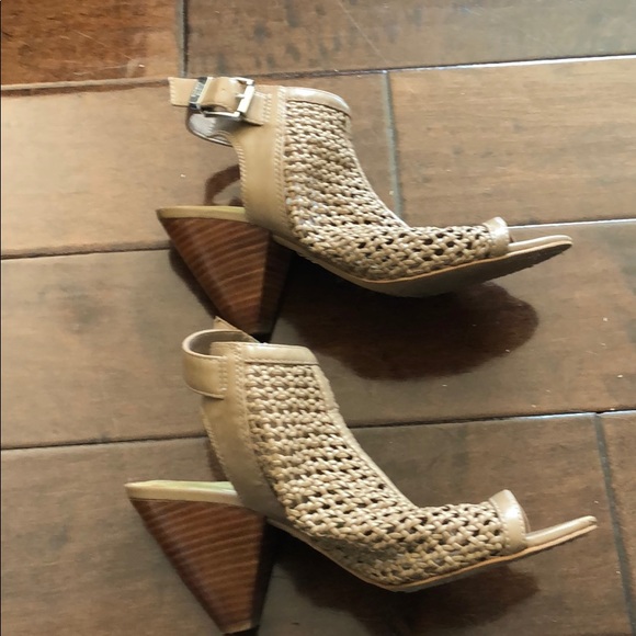 Open toe heels - Picture 2 of 3